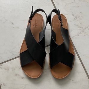 Universal Thread Black Sandals size 8